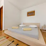 Casa Dubi Hvar בית הארחה חוואר
