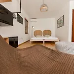 Casa Dubi Hvar חוואר